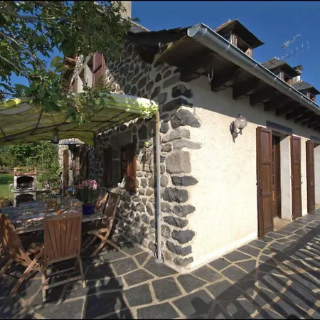 D'hotes Le Moulin Du Pont Bed & Breakfast Saint-Bonnet-de-Salers