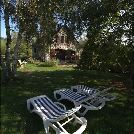 D'hotes Le Moulin Du Pont Bed & Breakfast Saint-Bonnet-de-Salers